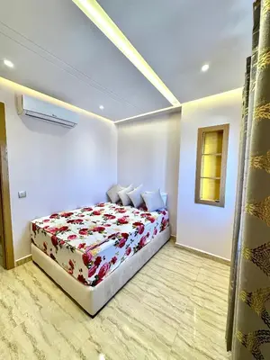 a bedroom with a bed in a room at Séjournez dans un appart moderne, calme et tout équipé à Marrakech in Marrakech