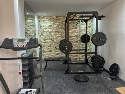 a room with a gym with a treadmill and weights at Appartement lumineux avec Jardin à la palmeraie in Marrakech