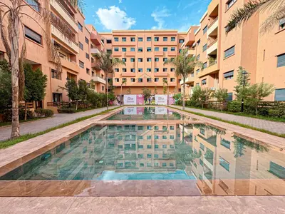 a swimming pool in the courtyard of a building at Perle de Marrakech avec Piscine et Parking in Marrakech