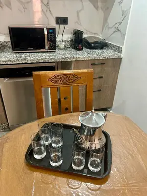 a tray with glasses on a table in a kitchen at Appartement à Marrakech 2 chambres avec piscine et parking Palmeraie Gates in Marrakech
