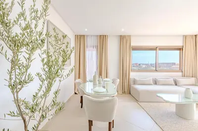 a living room with a white couch and a table at Magnifique appartement moderne 1 chambre proche de la gare de Gueliz in Marrakech