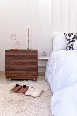 a bedroom with a bed and a pair of slippers at NEW Cocon cosy au coeur de Marrakech in Marrakech