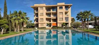 a building with a swimming pool in front of a building at Appartement à Marrakech Terrasse et piscine in Marrakech