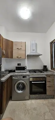 a kitchen with a stove and a washing machine at Appartement moderne à louer Marrakech in Marrakech