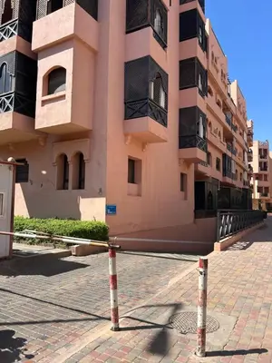 a building with a fence in front of it at Appartement moderne 2 chambres proche Gueliz in Marrakech