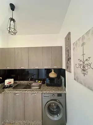 a kitchen with a washing machine and a sink at Appartement moderne 2 chambres proche Gueliz in Marrakech