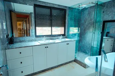 a bathroom with two sinks and a tub and a mirror at Appartement XXL résidence privée piscine Dar Dmana PALMERAIE in Marrakech