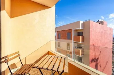 a wooden bench sitting on the balcony of a building at Nouvel 1 chambre proche centre in Marrakech