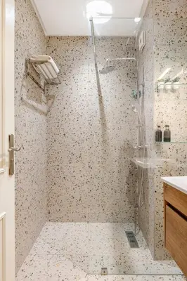 a bathroom with a shower with a glass door at Idéal Famille Neuf - Fibre Optique - 7 min Guéliz in Marrakech