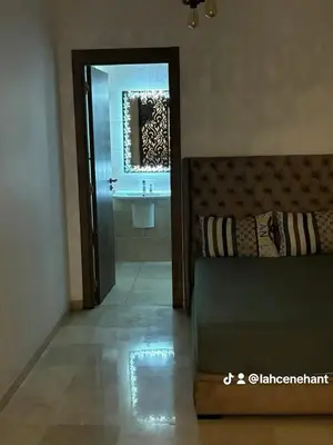 a bathroom with a sink and a bed and a mirror at Studio confort à Hivernage Piscine, parking & toutes commodités in Marrakech