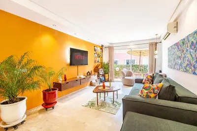 a living room with a couch and a tv at Luxe et Élégance au cœur de Marrakech in Marrakech