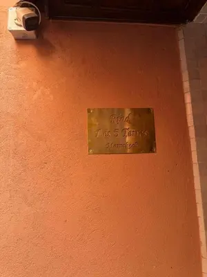 a sign on the side of a wall at riad les cinq terres in Marrakech