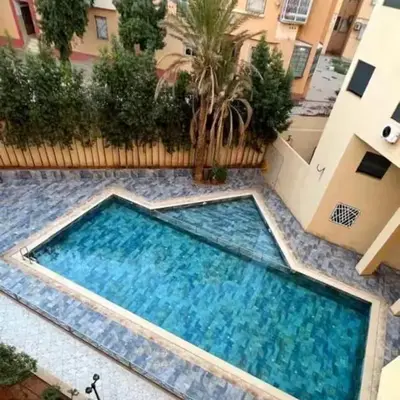 Duplex chic et lumineux avec piscine proche centre