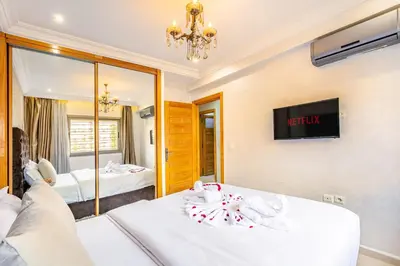a hotel room with two beds and a mirror at Emeraude - Confort et parking privé in Marrakech