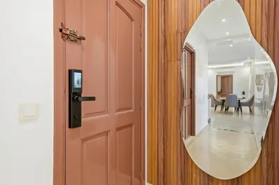 a door with a mirror next to a dining room at Charmant appartement avec terrasse au cœur de Marrakech in Marrakech