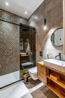a bathroom with a toilet and a sink and a shower at Villa Amelkis avec Piscine - 4 suites de luxe à Marrakech in Marrakech