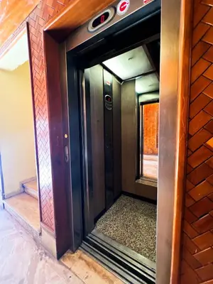 an open elevator door in a building with a window at Studio Rolex Guéliz, situé à seulement 5 minutes de la place Jemaa El-Fna in Marrakech