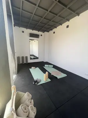 an empty room with mats on the floor and a mirror at Riad Manoury Marrakech - privates Boutique-Hotel für 6 in Marrakech