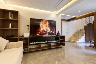 a living room with a tv and a piano at luxueux duplex avec piscine privée in Marrakech