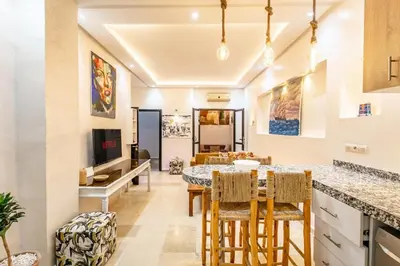 a kitchen and dining room with a table and chairs at Cosy appartement bed 1 in Marrakech