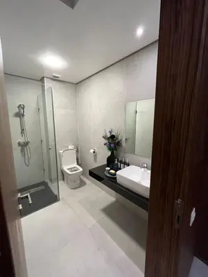 a bathroom with a sink and a toilet and a mirror at Charmant appartement lumineux au cœur de la ville in Marrakech