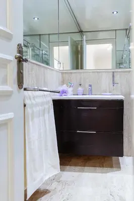 a bathroom with a sink and a large mirror at Chic et climatisé au centre de gueliz in Marrakech