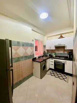 a kitchen with a stove and a dishwasher at Agréable, cosy, proche du centre in Marrakech
