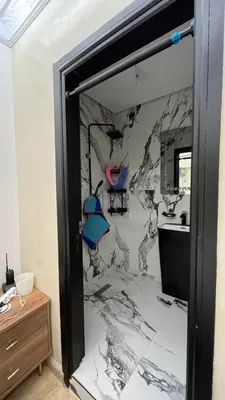 a bathroom with a marble wall at Kamal Atoumi in Marrakech