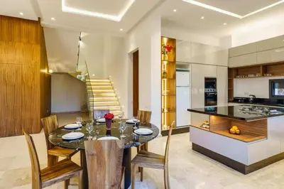 a kitchen and dining room with a table and chairs at Villa moderne à 5 mins du centre-ville de Marrakech in Marrakech