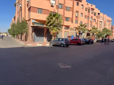 a car parked on the street in front of a building at Appartement 2 chambres meublé Marrakech in Marrakech