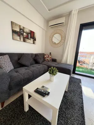 a living room with a couch and a table at Appart 2 chambres Gueliz in Marrakech