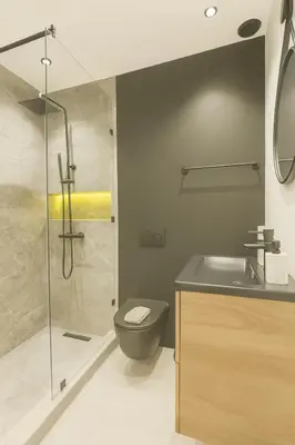 a bathroom with a shower and a toilet and a sink at Cozy Appartement avec jacuzzi chauffant in Marrakech