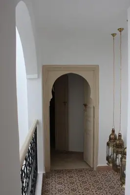 a hallway with a door leading into a room at Riad de charme privatisé au cœur de la médina in Marrakech