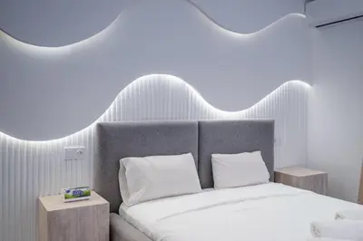 a bedroom with a bed with white sheets and pillows at Appartement au cœur de Guéliz in Marrakech