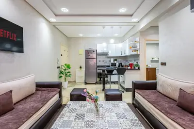 a living room with two couches and a table at Cocon Urbain centre-ville et confort in Marrakech