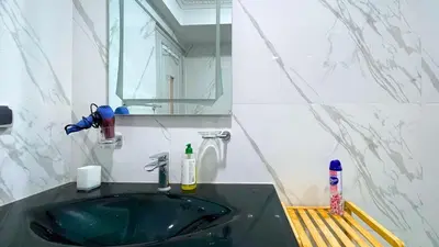 a bathroom with a green sink and a mirror at Très belle appartement à Gueliz in Marrakech