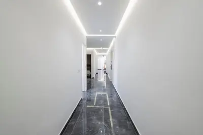 a hallway of a building with white walls at Appartement 3 Chambres Luxe au Cœur de Guéliz in Marrakech