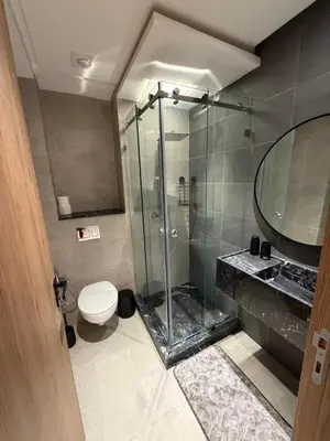 a bathroom with a glass shower and a toilet at Séjour Premium - Piscine, Jacuzzi, Chauffé et Salle de sport in Marrakech
