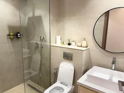 a bathroom with a shower and a toilet and a sink at Appartement moderne en plein Gueliz in Marrakech