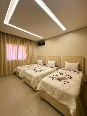 a room with two beds with flowers on them at Appartement Chic 2 Chambres Centre Marrakech près de la Gare in Marrakech