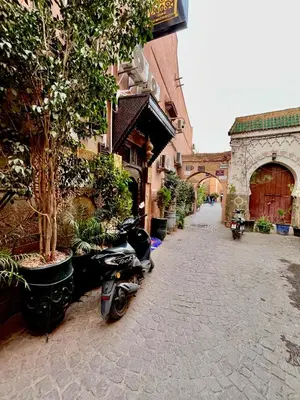 a scooter parked on a street next to a building at Mdina Studio- 5 min de la place in Marrakech