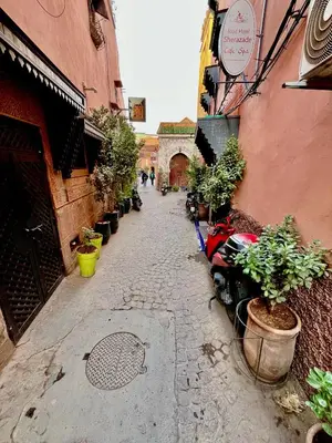 an alley with a motorcycle parked next to a building at Mdina Studio- 5 min de la place in Marrakech