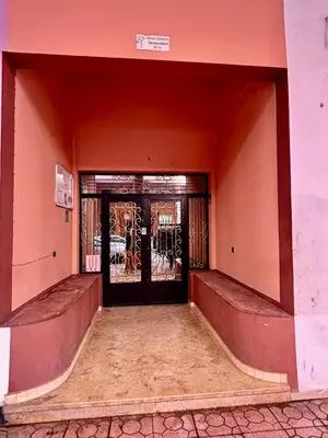an empty entrance to a building with a door at Charmant, terrasse intime, près du centre in Marrakech