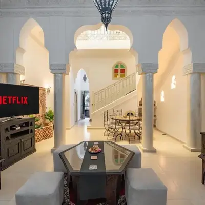 New Stylish Riad - 4BR with Pool Access Free Breakfast & Airport Pickup