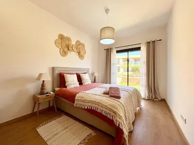 a bedroom with a large bed and a window at Noria Golf Marrakeck 2 chambres jardin in Marrakech