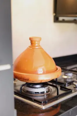 a pot sitting on top of a stove at Marrakech Noria Golf, cosy appartement 2 chambres in Marrakech