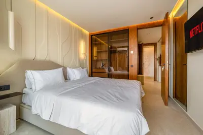 a bedroom with a large white bed in a room at Guéliz Centre Haut Standing in Marrakech