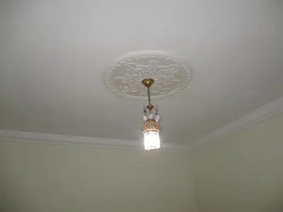 a chandelier hanging from a ceiling in a room at Joli spacieux apparrement in Marrakech
