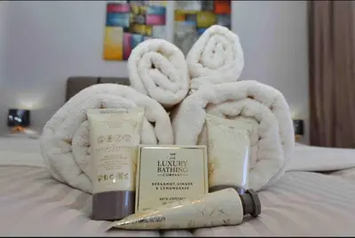 a pile of towels on top of a bed at Appartement Haut Standing Hivernage, Piscine, Centre Marrakech in Marrakech