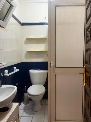 a bathroom with a toilet and a sink at appartement en résidence in Marrakech